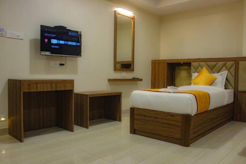 Rr Mount Elite Suites Madrás Exterior foto